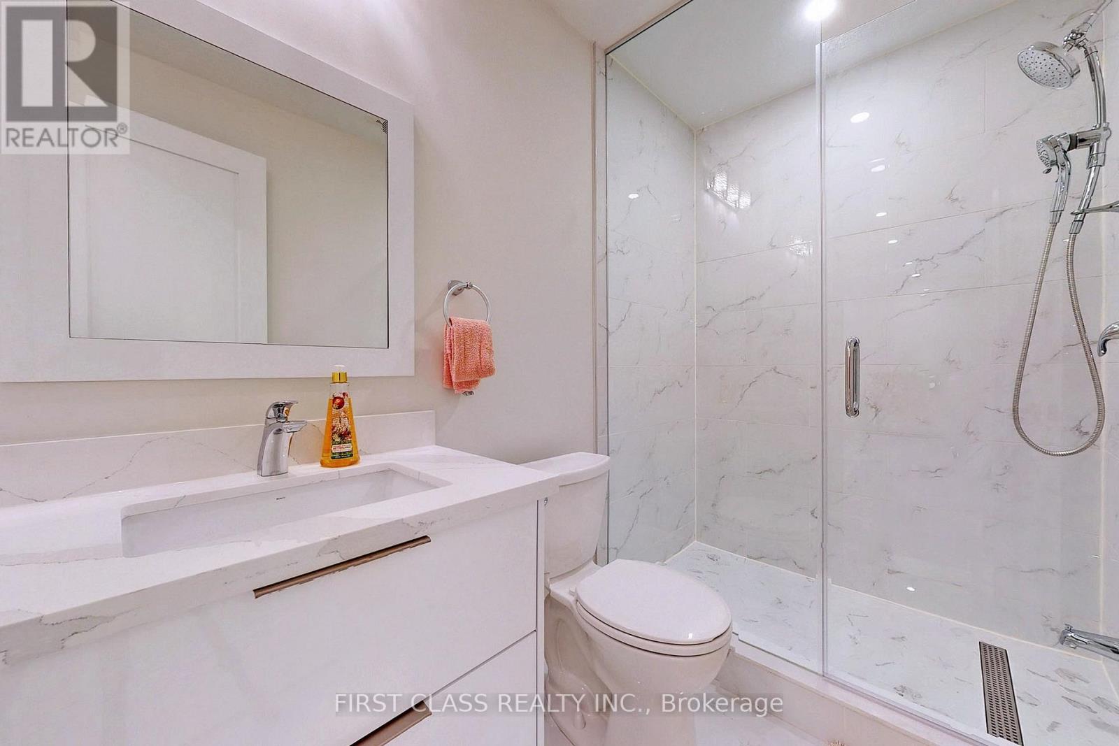 8 Heathmont Court, Richmond Hill, Ontario L4E 1C2 - Photo 28 - N12561108