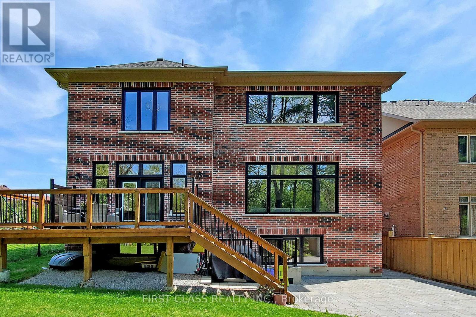 8 Heathmont Court, Richmond Hill, Ontario L4E 1C2 - Photo 29 - N12561108