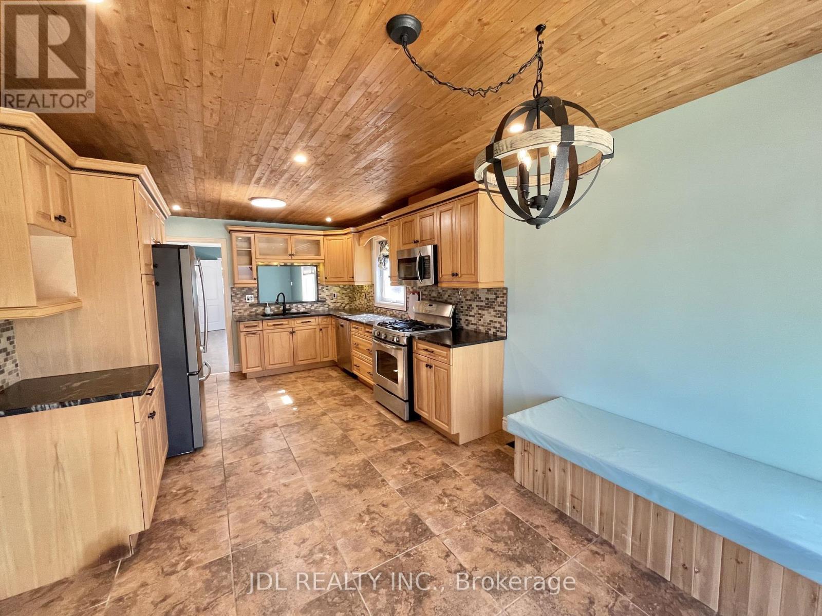 Upper - 241 Emms Drive, Barrie, Ontario L4N 0L5 - Photo 11 - S12561132