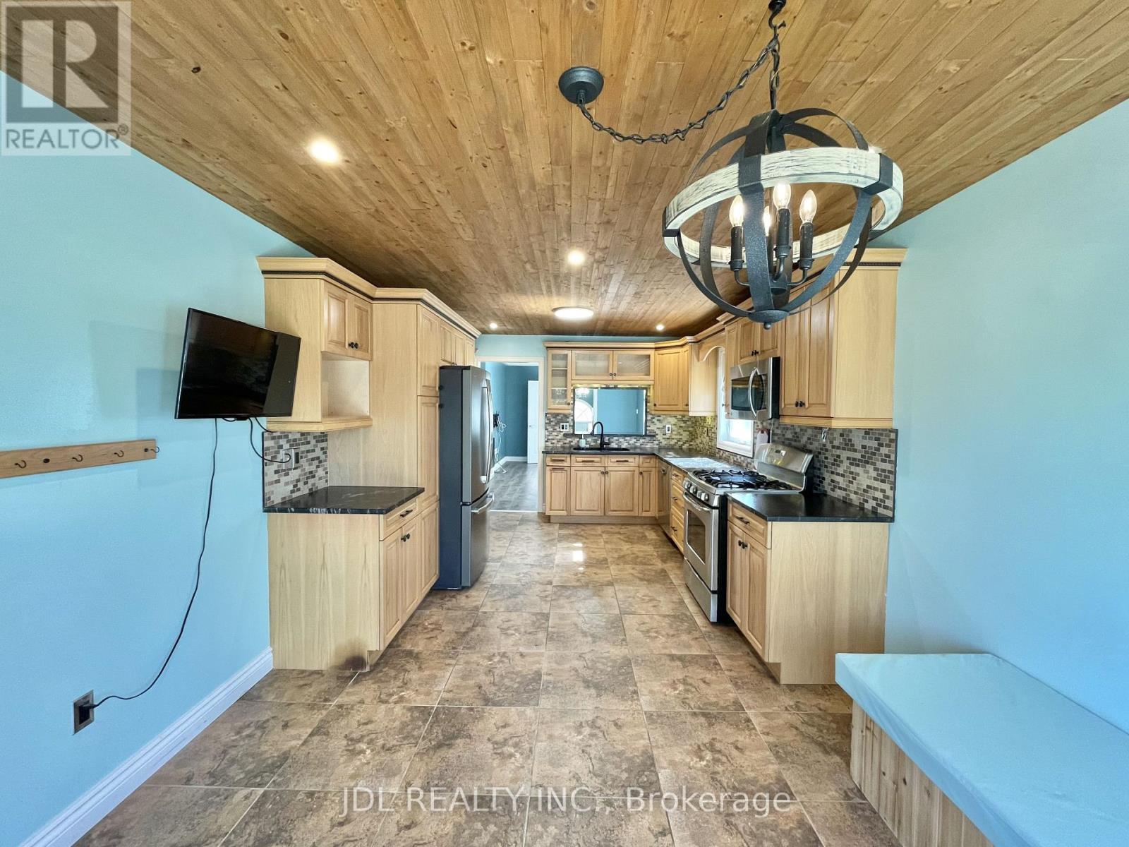 Upper - 241 Emms Drive, Barrie, Ontario L4N 0L5 - Photo 13 - S12561132