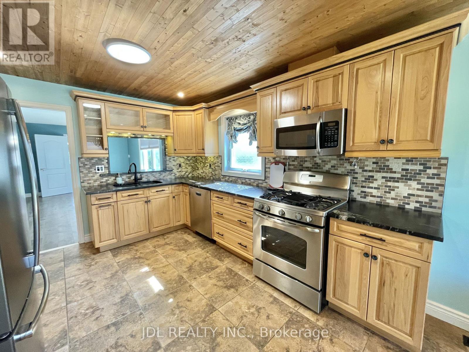 Upper - 241 Emms Drive, Barrie, Ontario L4N 0L5 - Photo 14 - S12561132