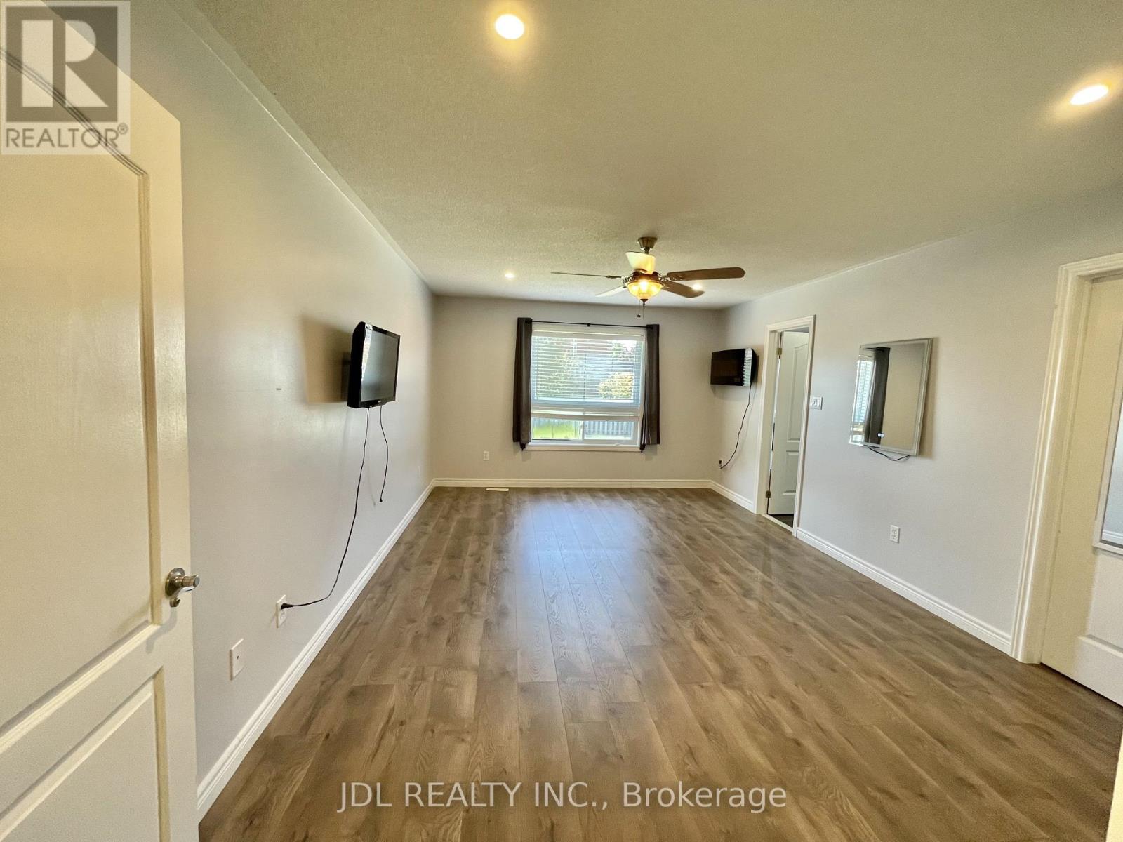 Upper - 241 Emms Drive, Barrie, Ontario L4N 0L5 - Photo 19 - S12561132