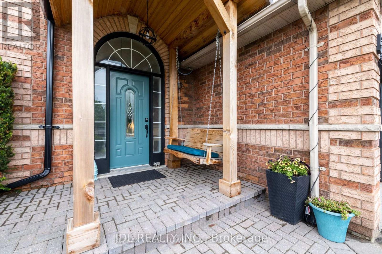 Upper - 241 Emms Drive, Barrie, Ontario L4N 0L5 - Photo 2 - S12561132