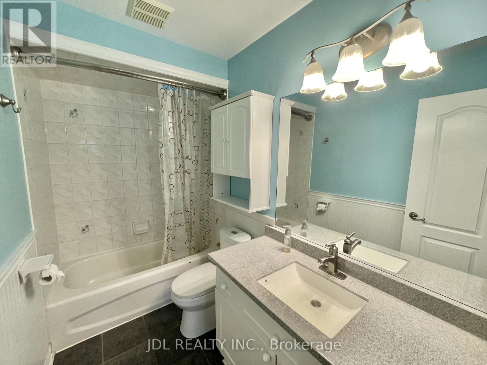 Upper - 241 Emms Drive, Barrie, Ontario L4N 0L5 - Photo 25 - S12561132