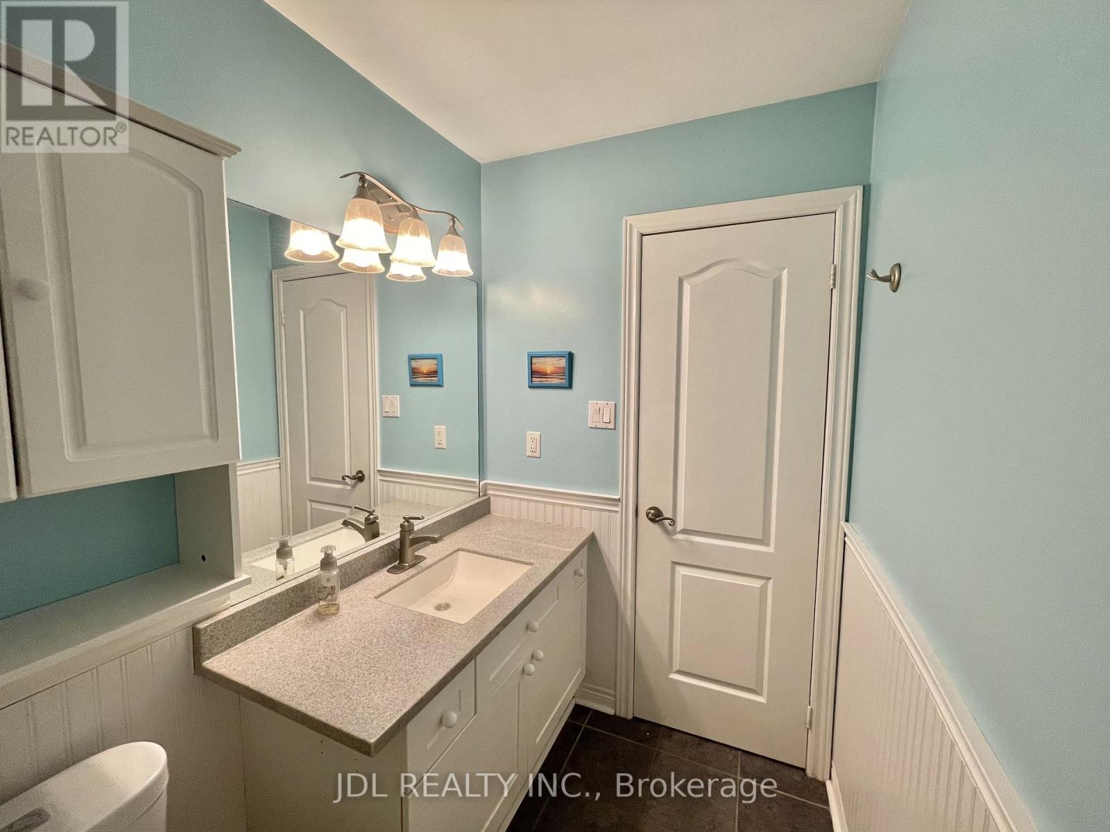 Upper - 241 Emms Drive, Barrie, Ontario L4N 0L5 - Photo 26 - S12561132