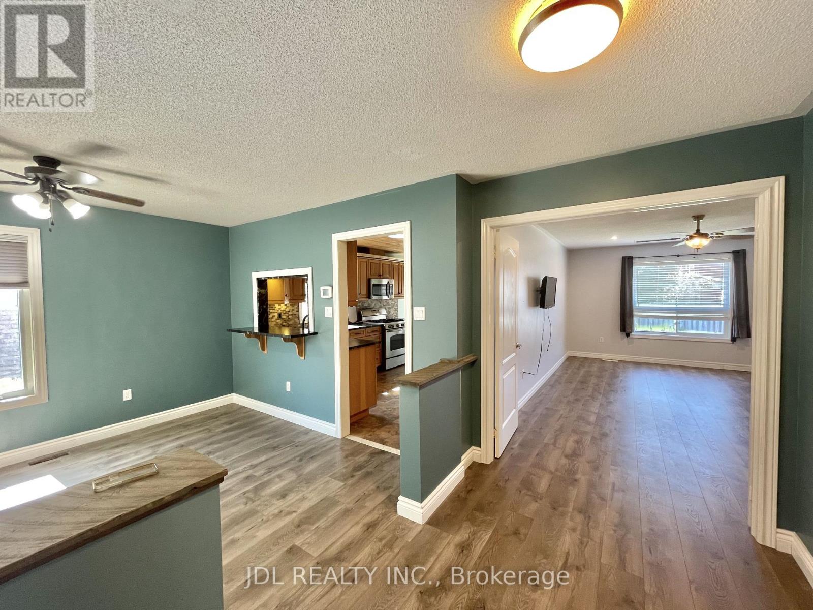 Upper - 241 Emms Drive, Barrie, Ontario L4N 0L5 - Photo 28 - S12561132