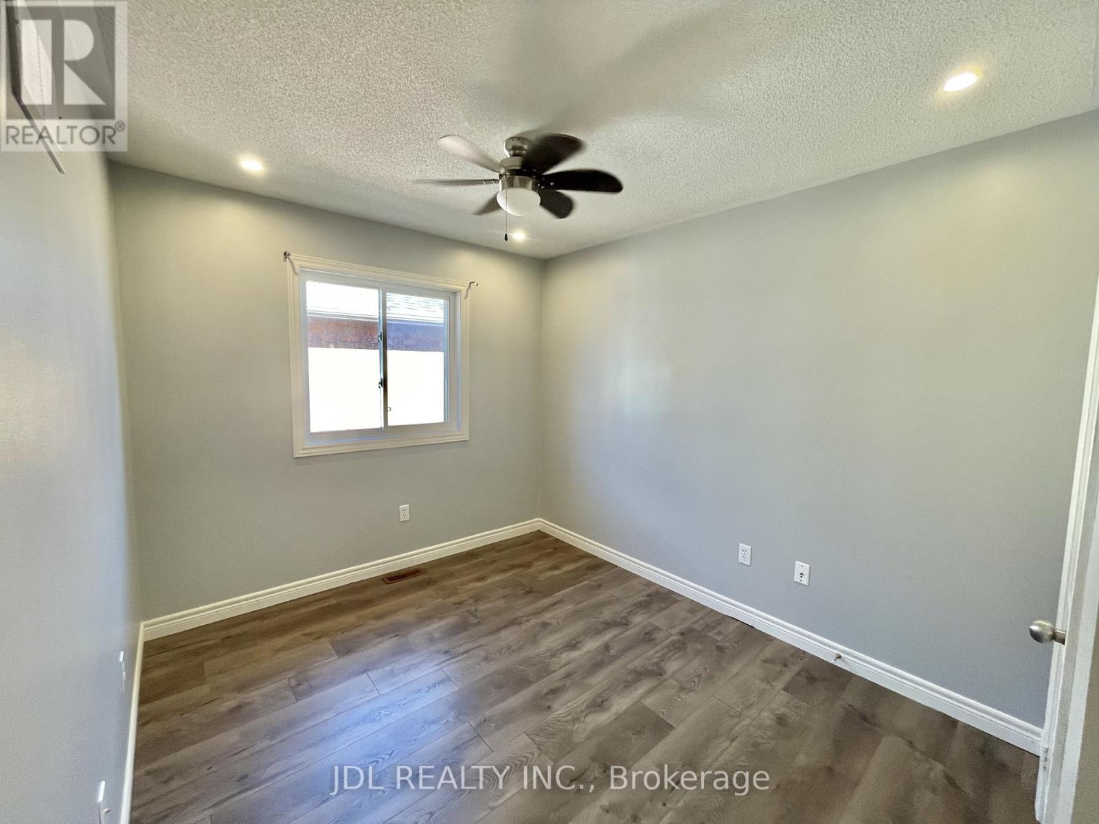 Upper - 241 Emms Drive, Barrie, Ontario L4N 0L5 - Photo 29 - S12561132