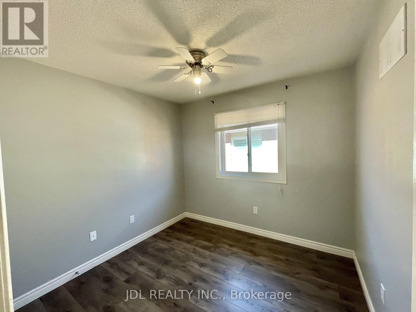 Upper - 241 Emms Drive, Barrie, Ontario L4N 0L5 - Photo 31 - S12561132