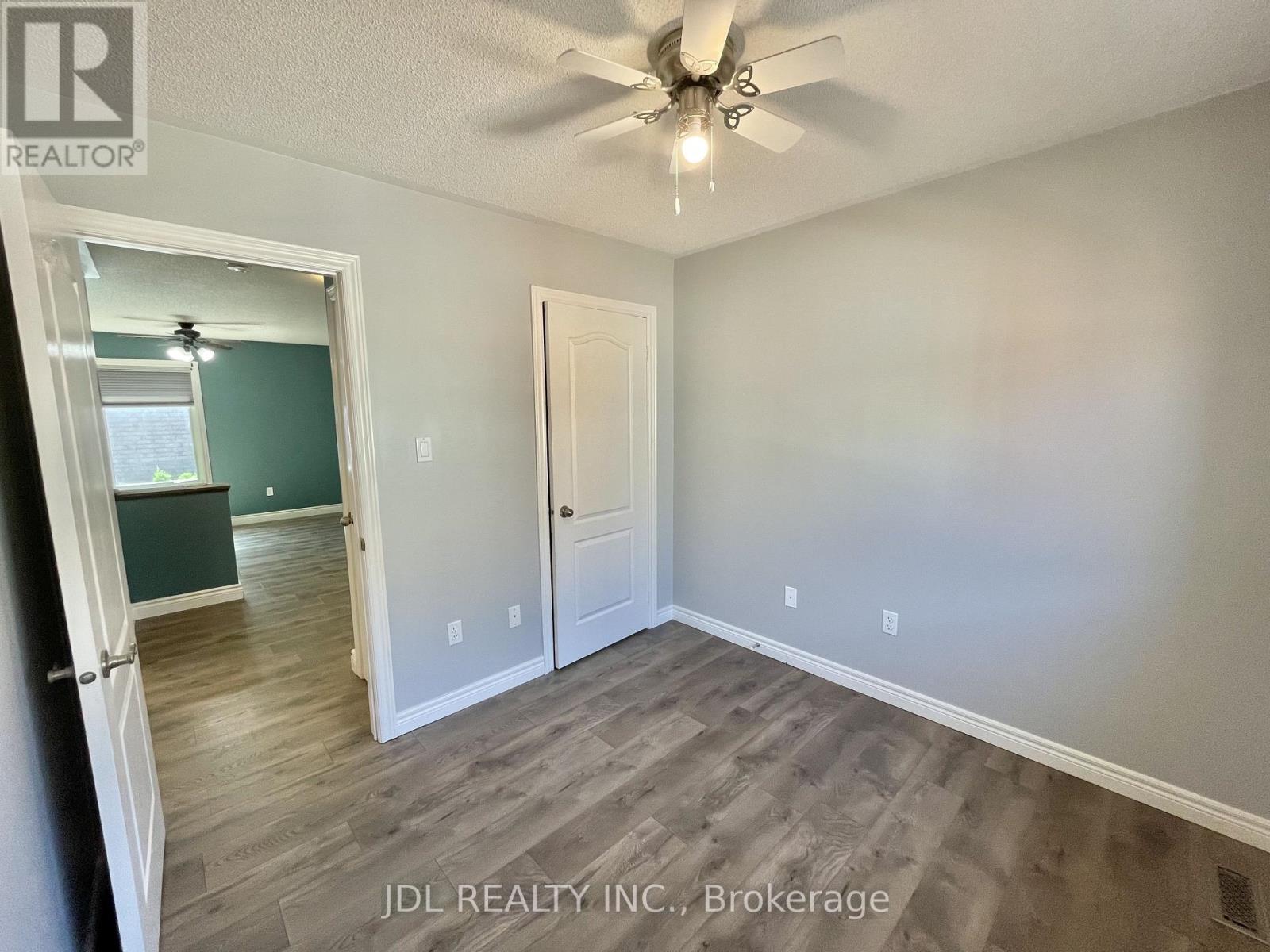 Upper - 241 Emms Drive, Barrie, Ontario L4N 0L5 - Photo 32 - S12561132