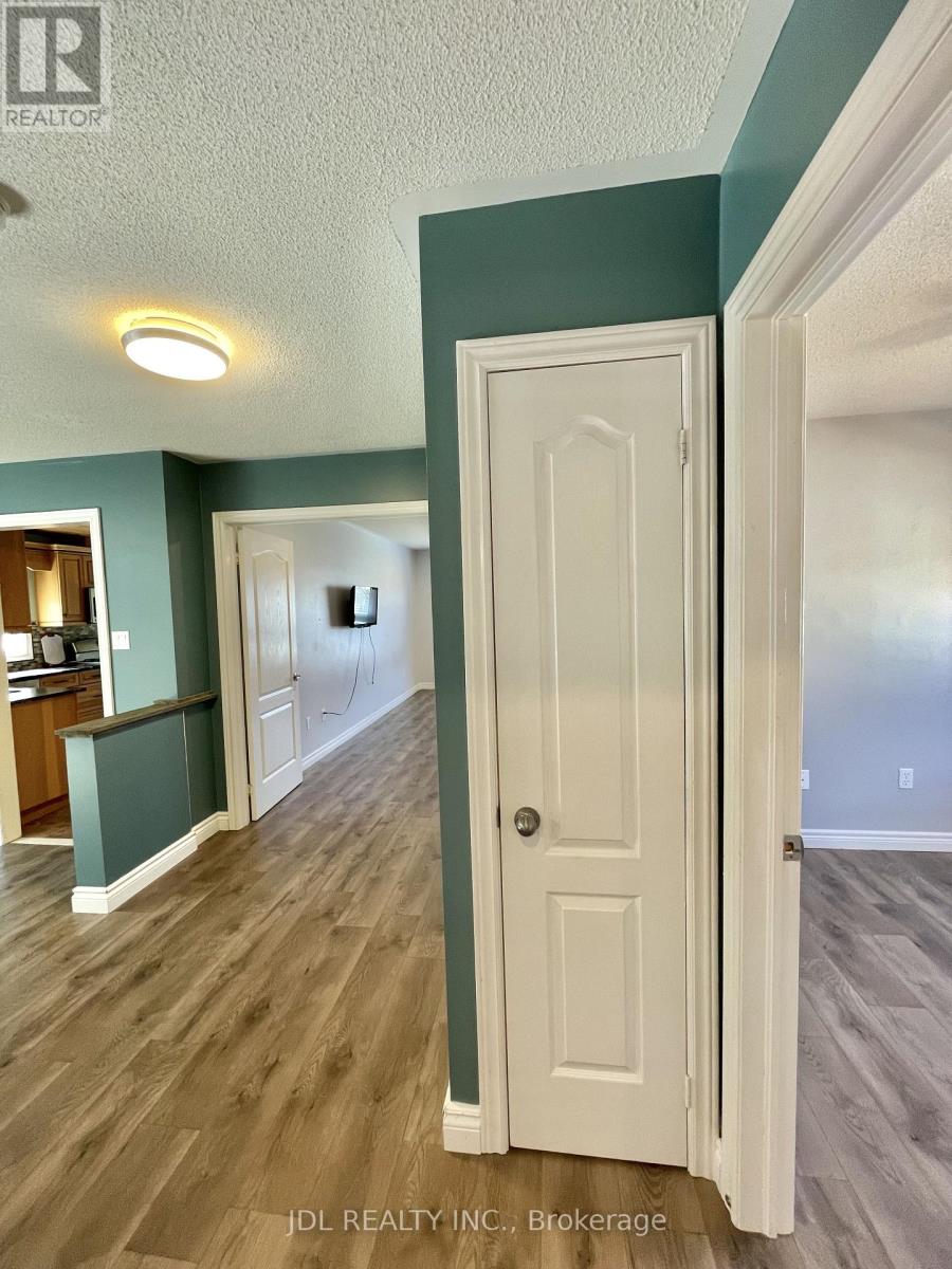 Upper - 241 Emms Drive, Barrie, Ontario L4N 0L5 - Photo 33 - S12561132