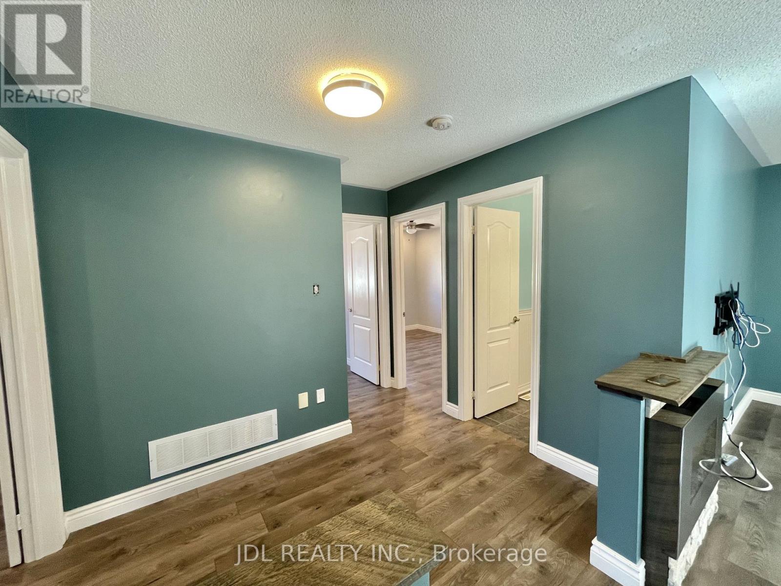 Upper - 241 Emms Drive, Barrie, Ontario L4N 0L5 - Photo 34 - S12561132