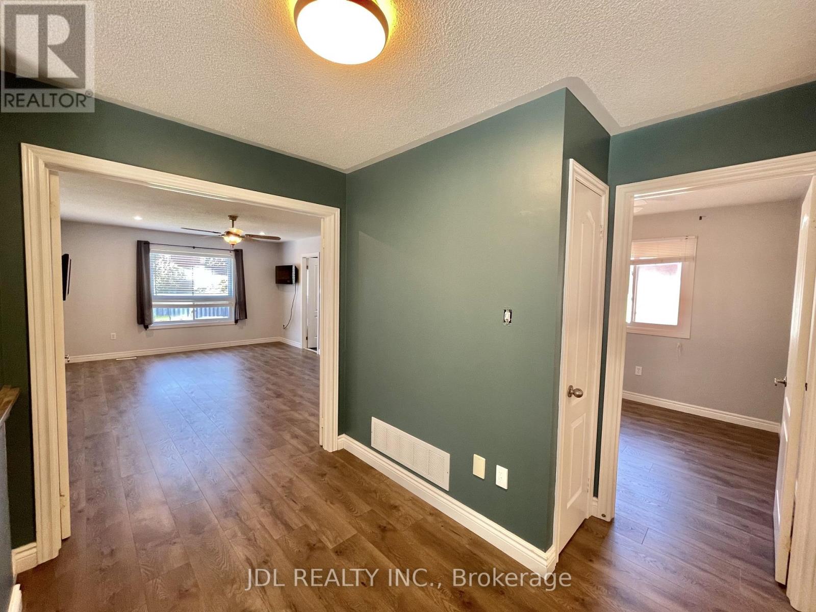 Upper - 241 Emms Drive, Barrie, Ontario L4N 0L5 - Photo 35 - S12561132