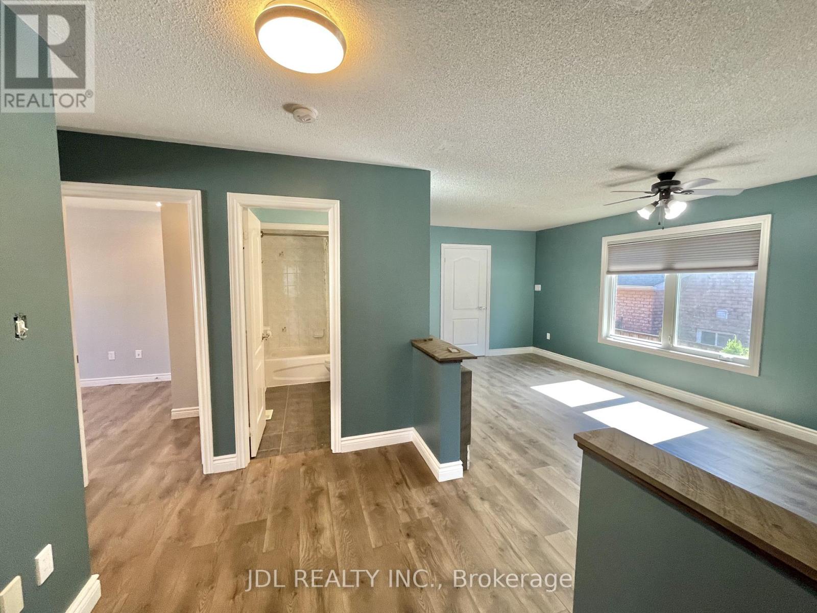 Upper - 241 Emms Drive, Barrie, Ontario L4N 0L5 - Photo 36 - S12561132