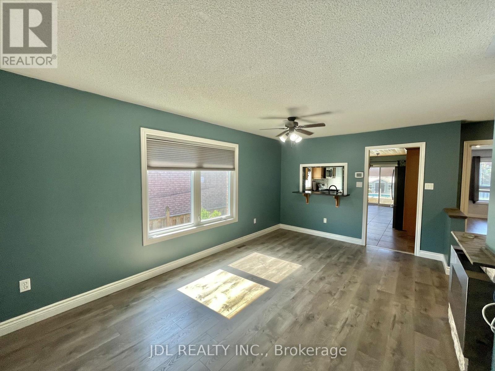 Upper - 241 Emms Drive, Barrie, Ontario L4N 0L5 - Photo 37 - S12561132