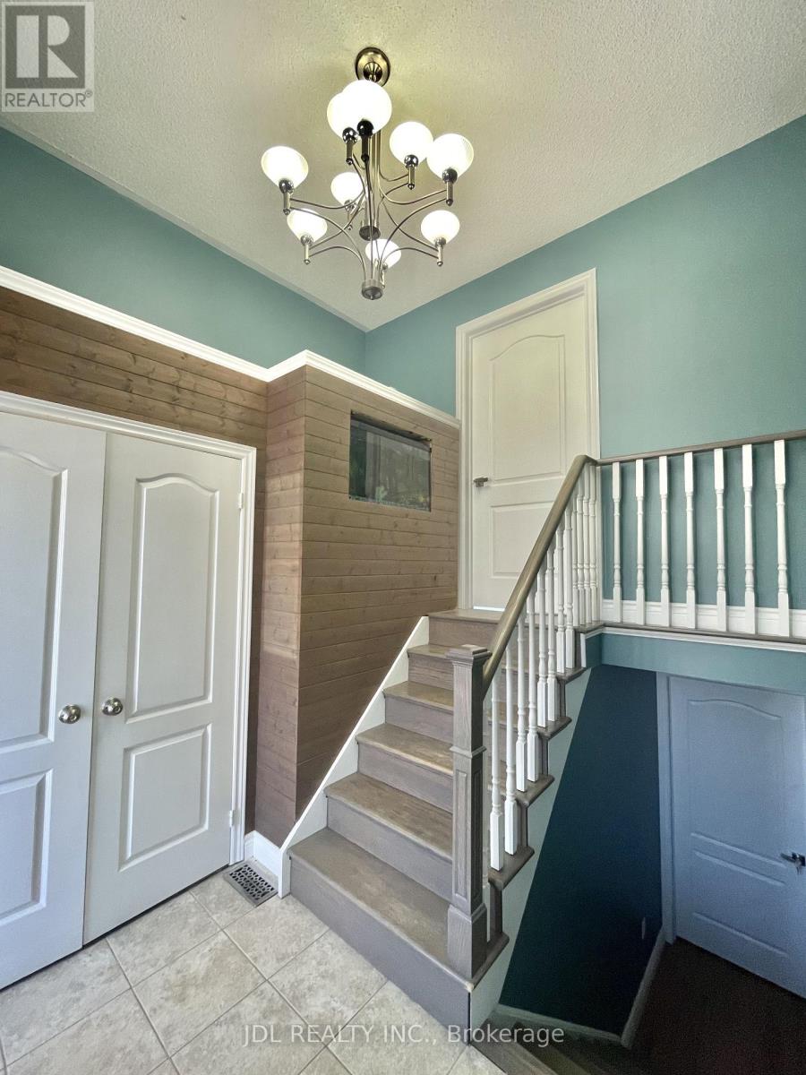 Upper - 241 Emms Drive, Barrie, Ontario L4N 0L5 - Photo 38 - S12561132