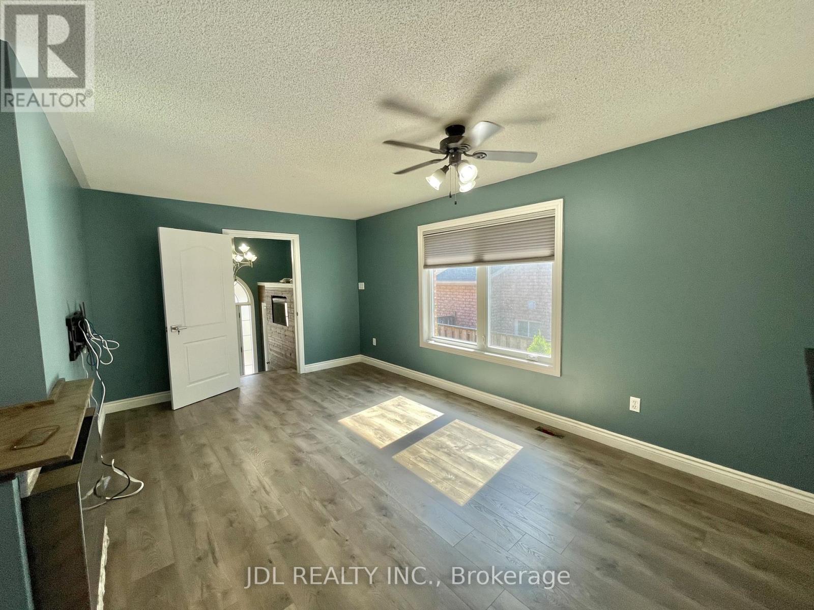 Upper - 241 Emms Drive, Barrie, Ontario L4N 0L5 - Photo 6 - S12561132