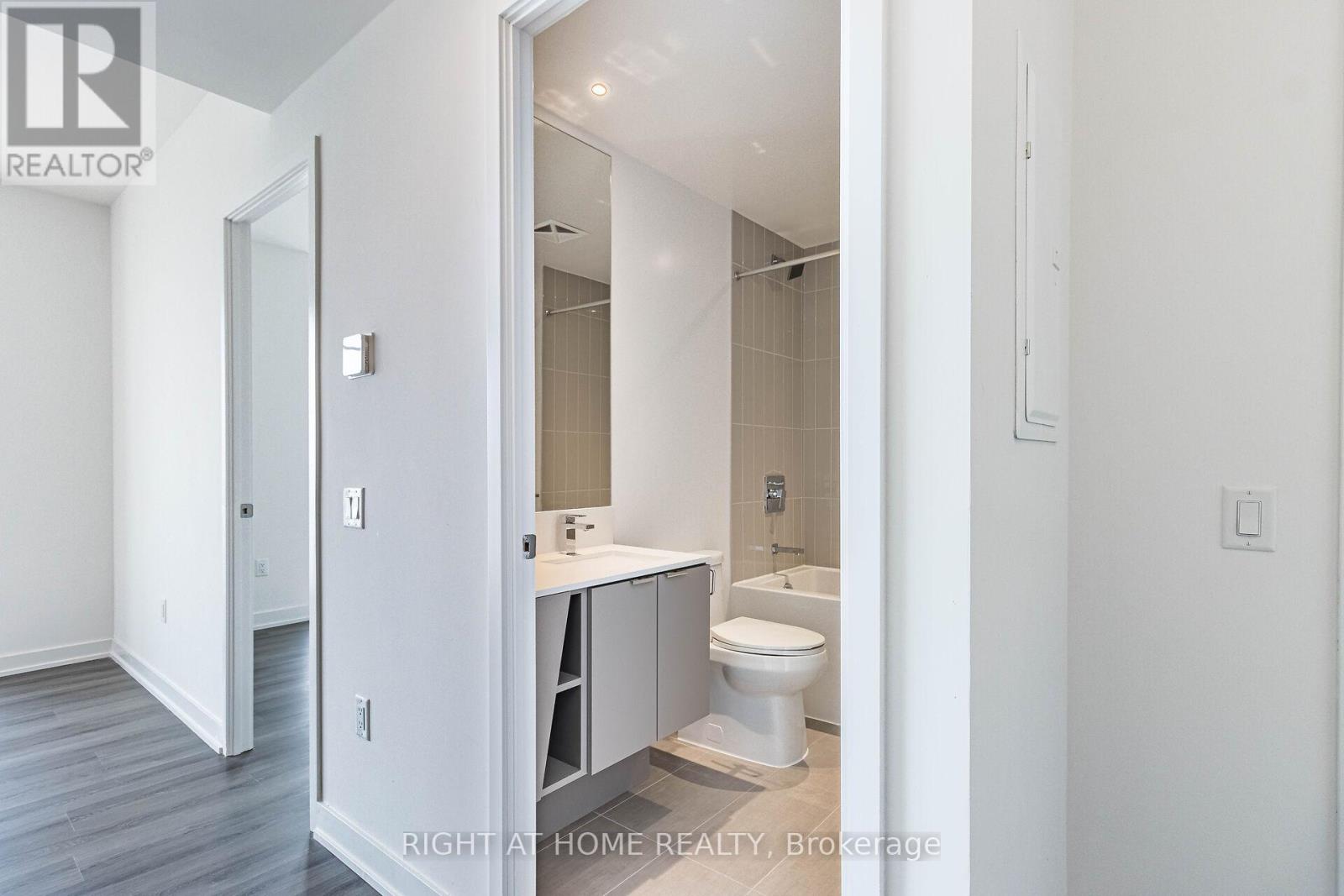 #5109 - 3883 Quartz Road, Mississauga, Ontario  L5B 0M4 - Photo 11 - W12561098