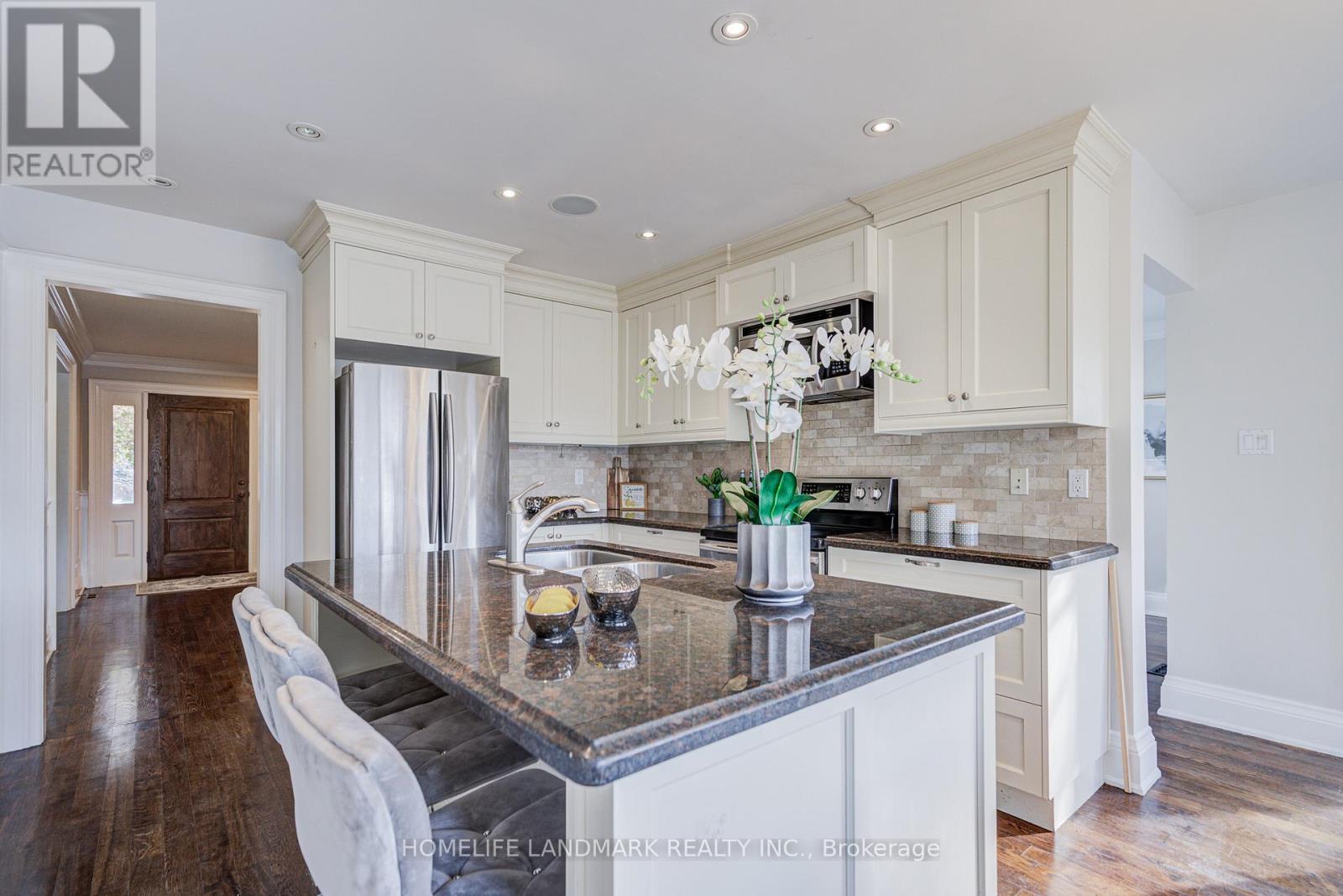 1124 Creekside Drive, Oakville, Ontario  L6H 4Z5 - Photo 12 - W12561100