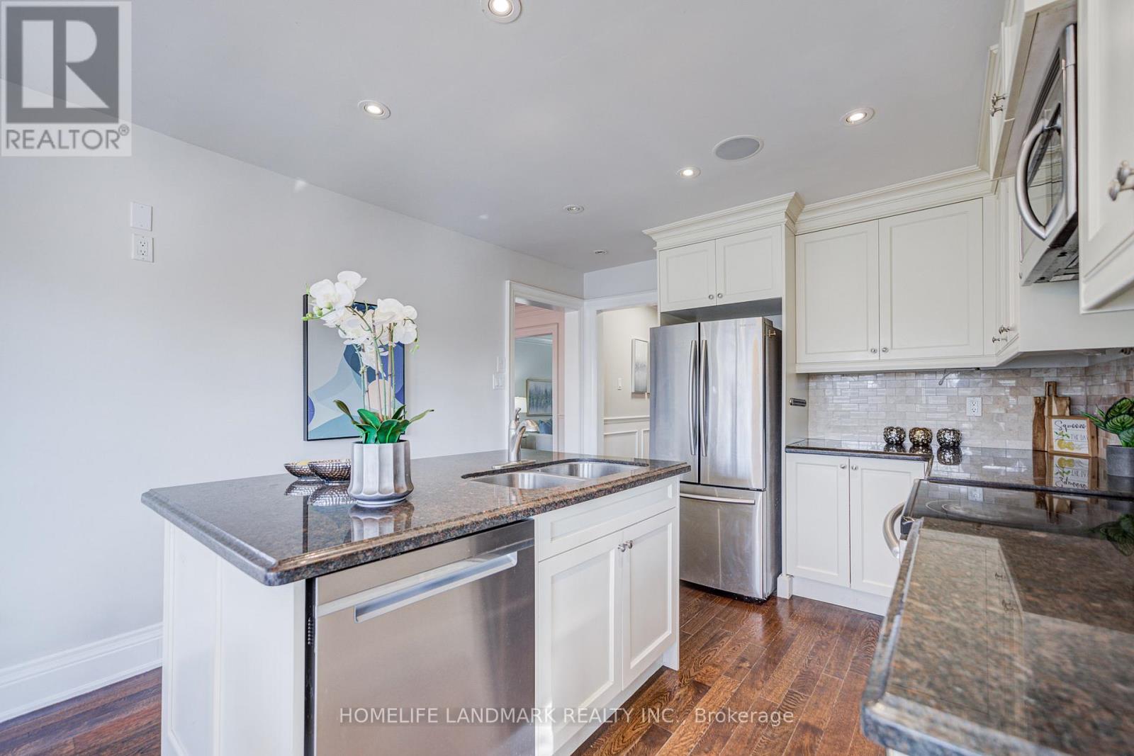 1124 Creekside Drive, Oakville, Ontario  L6H 4Z5 - Photo 13 - W12561100