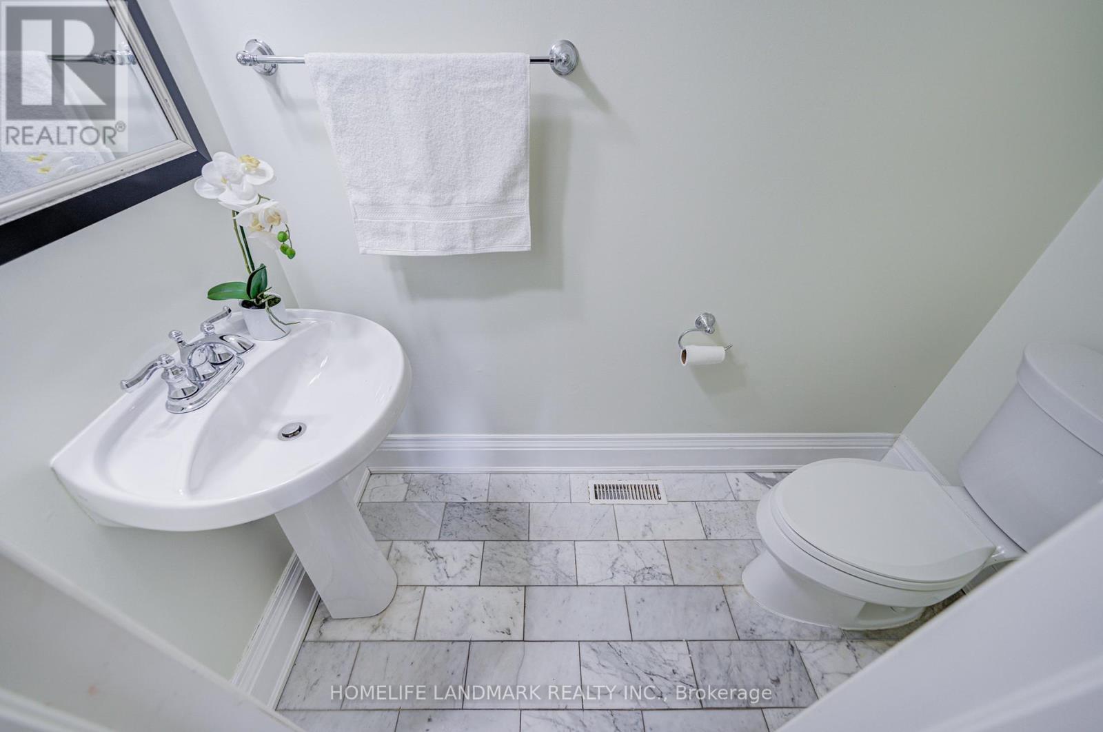 1124 Creekside Drive, Oakville, Ontario  L6H 4Z5 - Photo 21 - W12561100