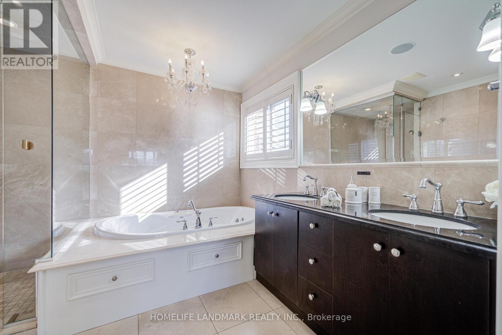 1124 Creekside Drive, Oakville, Ontario  L6H 4Z5 - Photo 28 - W12561100