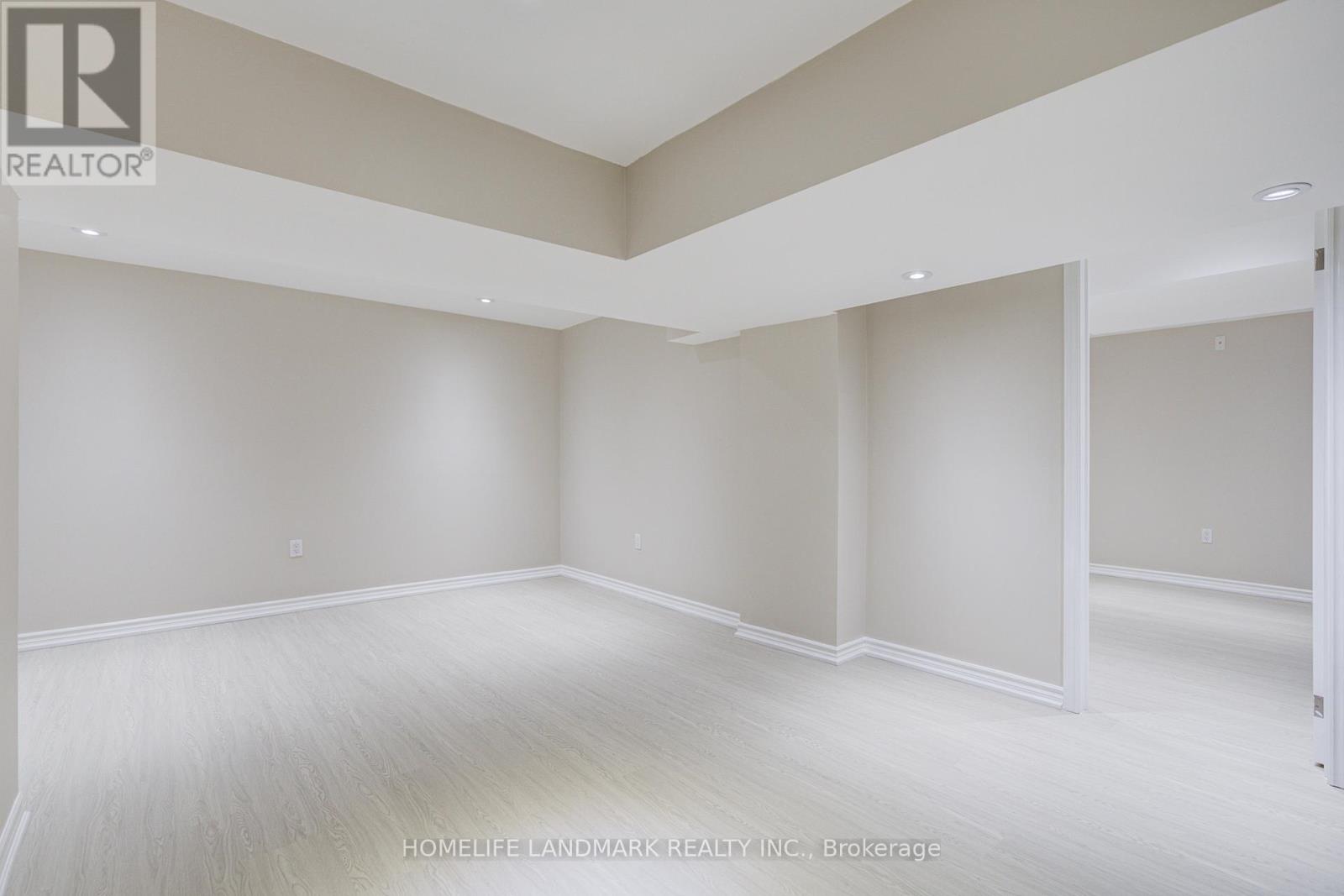 1124 Creekside Drive, Oakville, Ontario  L6H 4Z5 - Photo 43 - W12561100