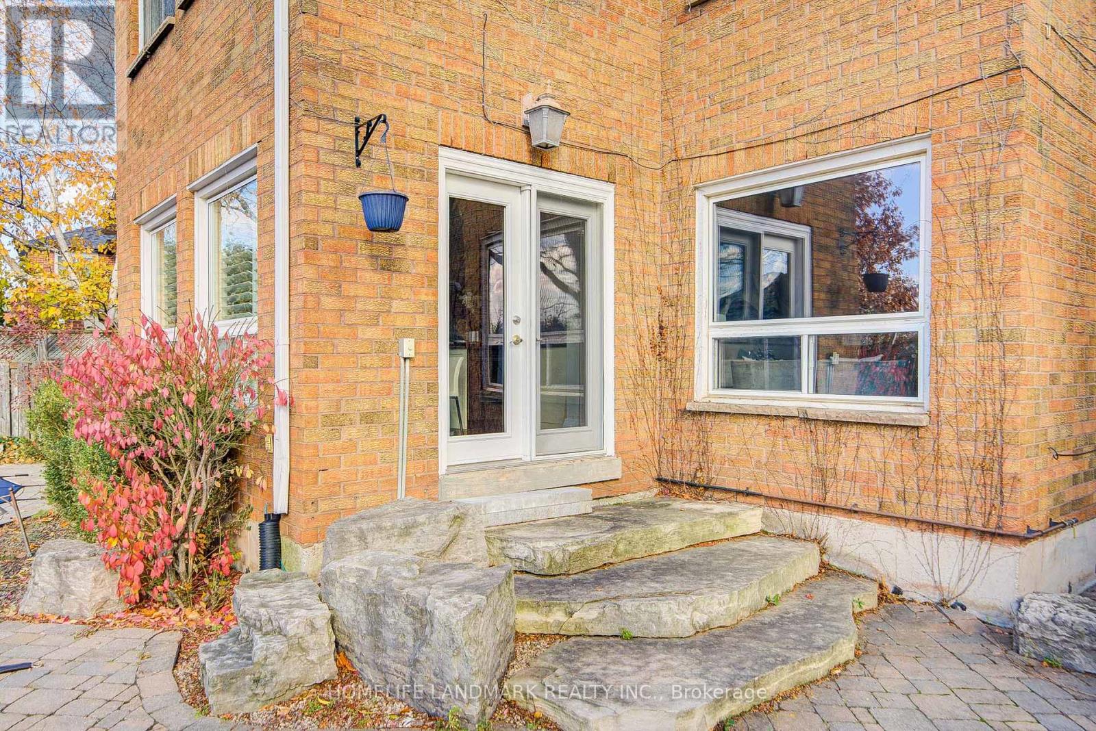 1124 Creekside Drive, Oakville, Ontario  L6H 4Z5 - Photo 47 - W12561100