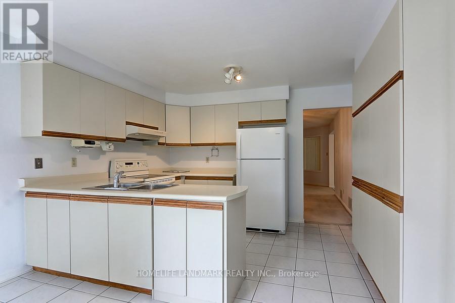 3586 Italia Crescent, Mississauga, Ontario L5B 3T5 - Photo 16 - W12561110