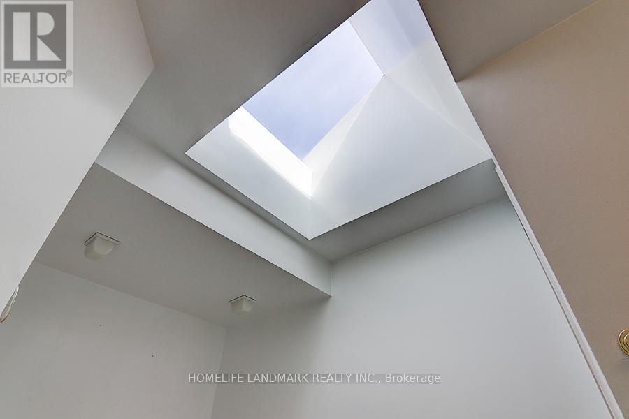 3586 Italia Crescent, Mississauga, Ontario L5B 3T5 - Photo 25 - W12561110