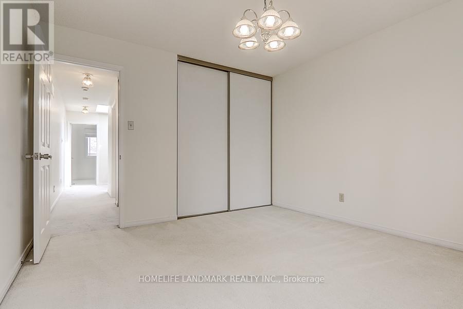 3586 Italia Crescent, Mississauga, Ontario L5B 3T5 - Photo 26 - W12561110