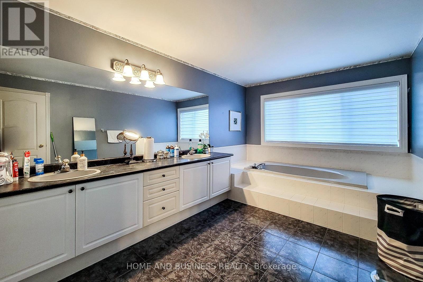 2427 Erin Centre Boulevard, Mississauga, Ontario  L5M 5B3 - Photo 29 - W12561128