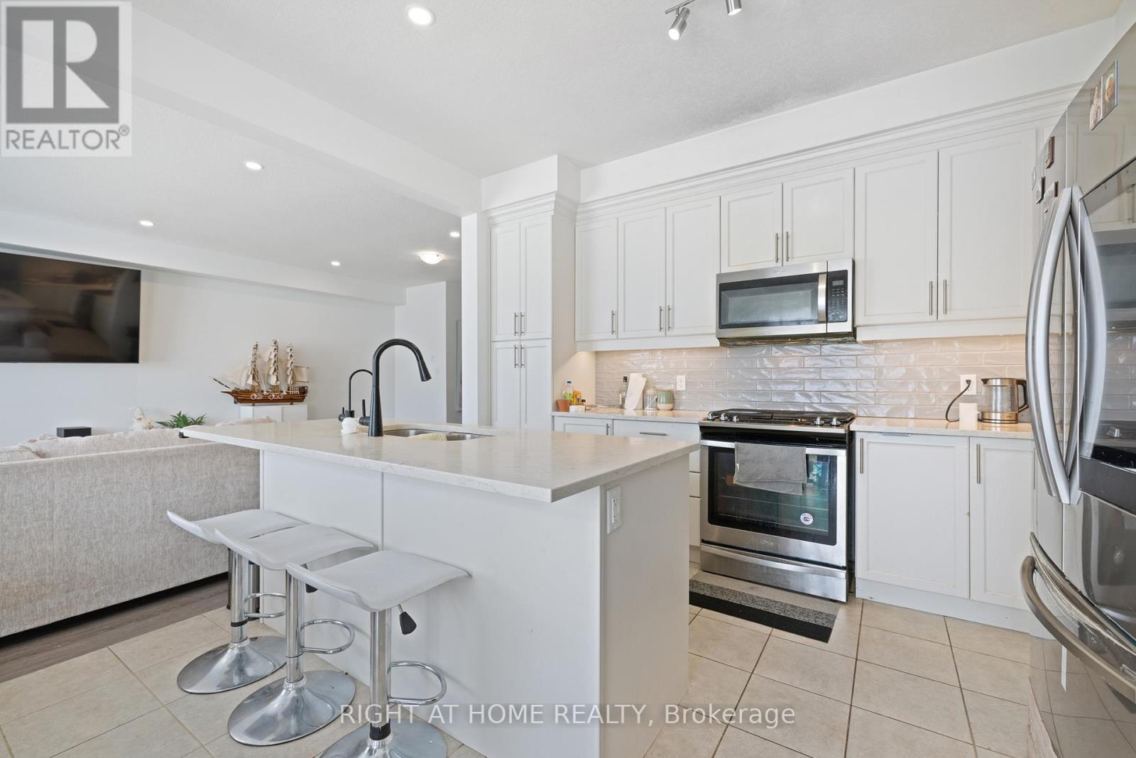 139 Freure Drive, Cambridge, Ontario N1S 0A2 - Photo 12 - X12561130