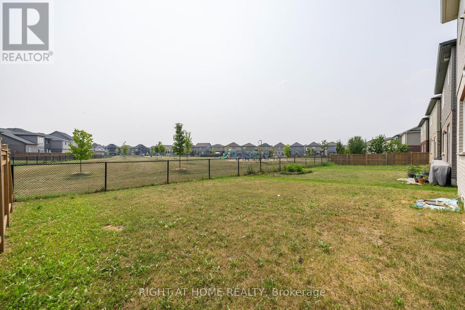 139 Freure Drive, Cambridge, Ontario N1S 0A2 - Photo 36 - X12561130