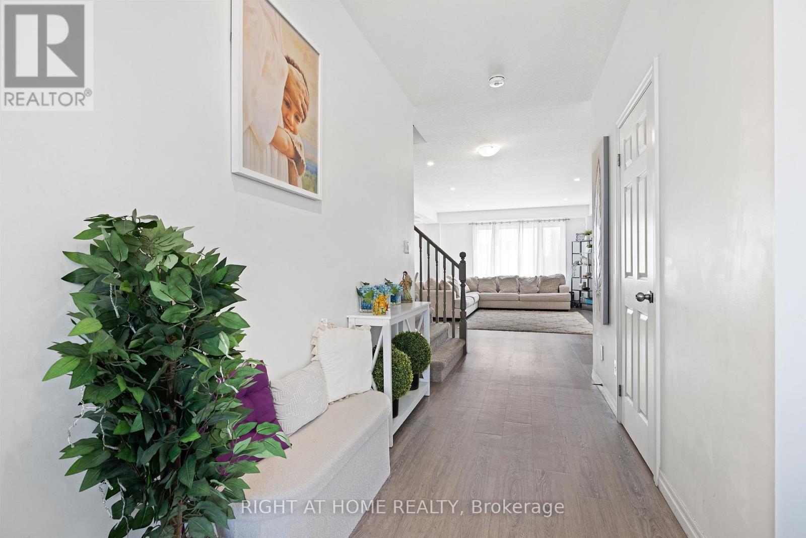 139 Freure Drive, Cambridge, Ontario N1S 0A2 - Photo 5 - X12561130