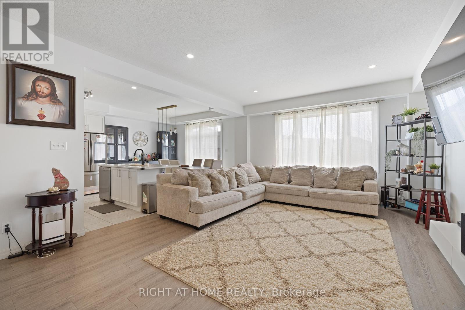 139 Freure Drive, Cambridge, Ontario N1S 0A2 - Photo 9 - X12561130