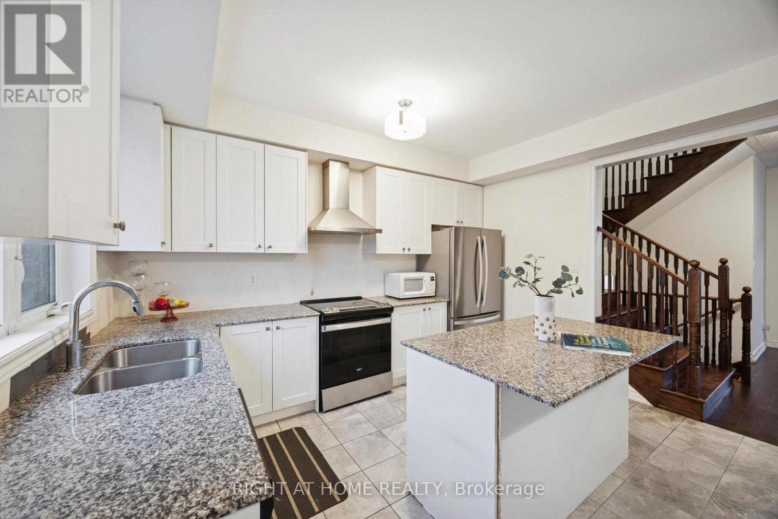 61 Douet Lane, Ajax, Ontario  L1Z 0V4 - Photo 10 - E12526136