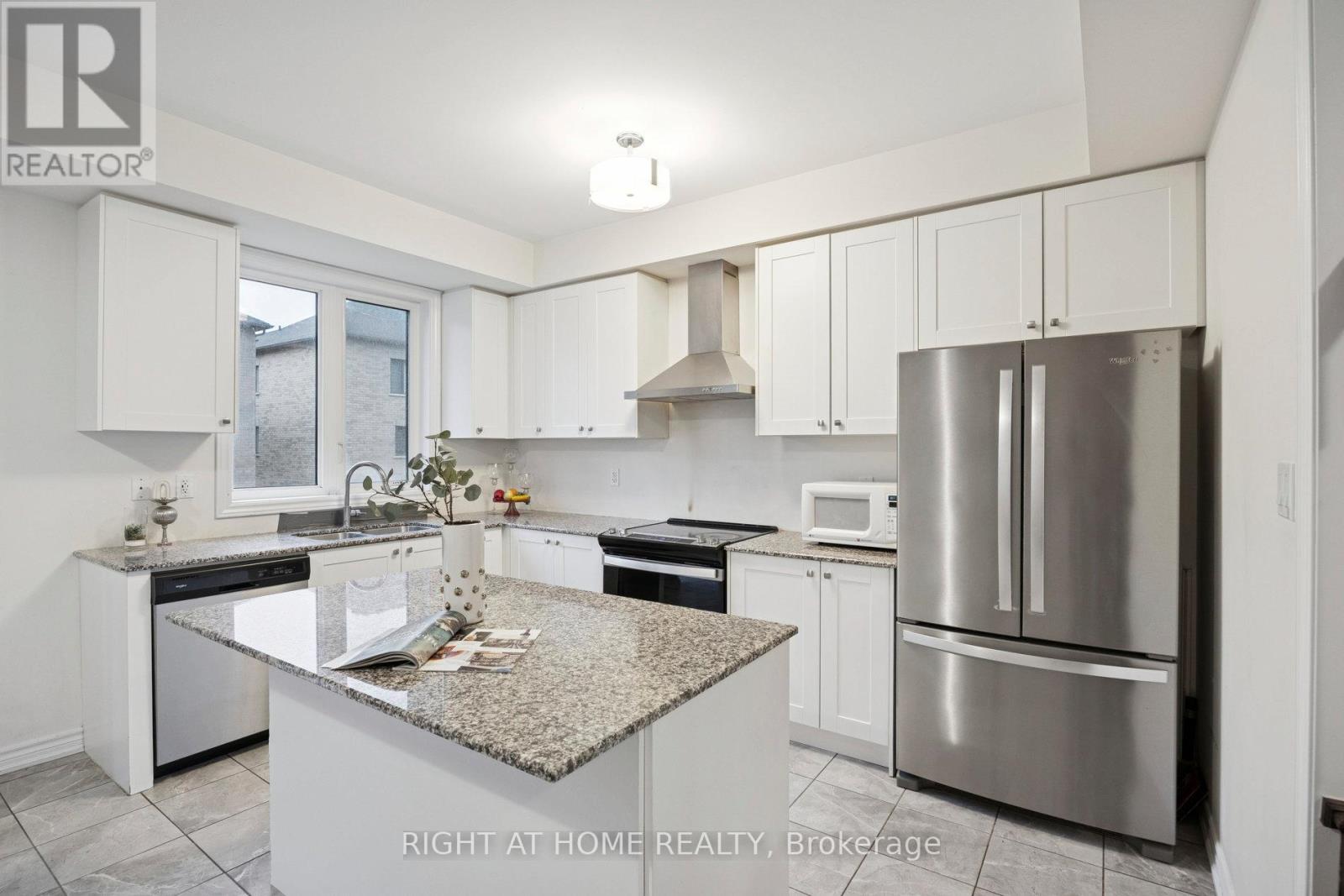 61 Douet Lane, Ajax, Ontario  L1Z 0V4 - Photo 8 - E12526136