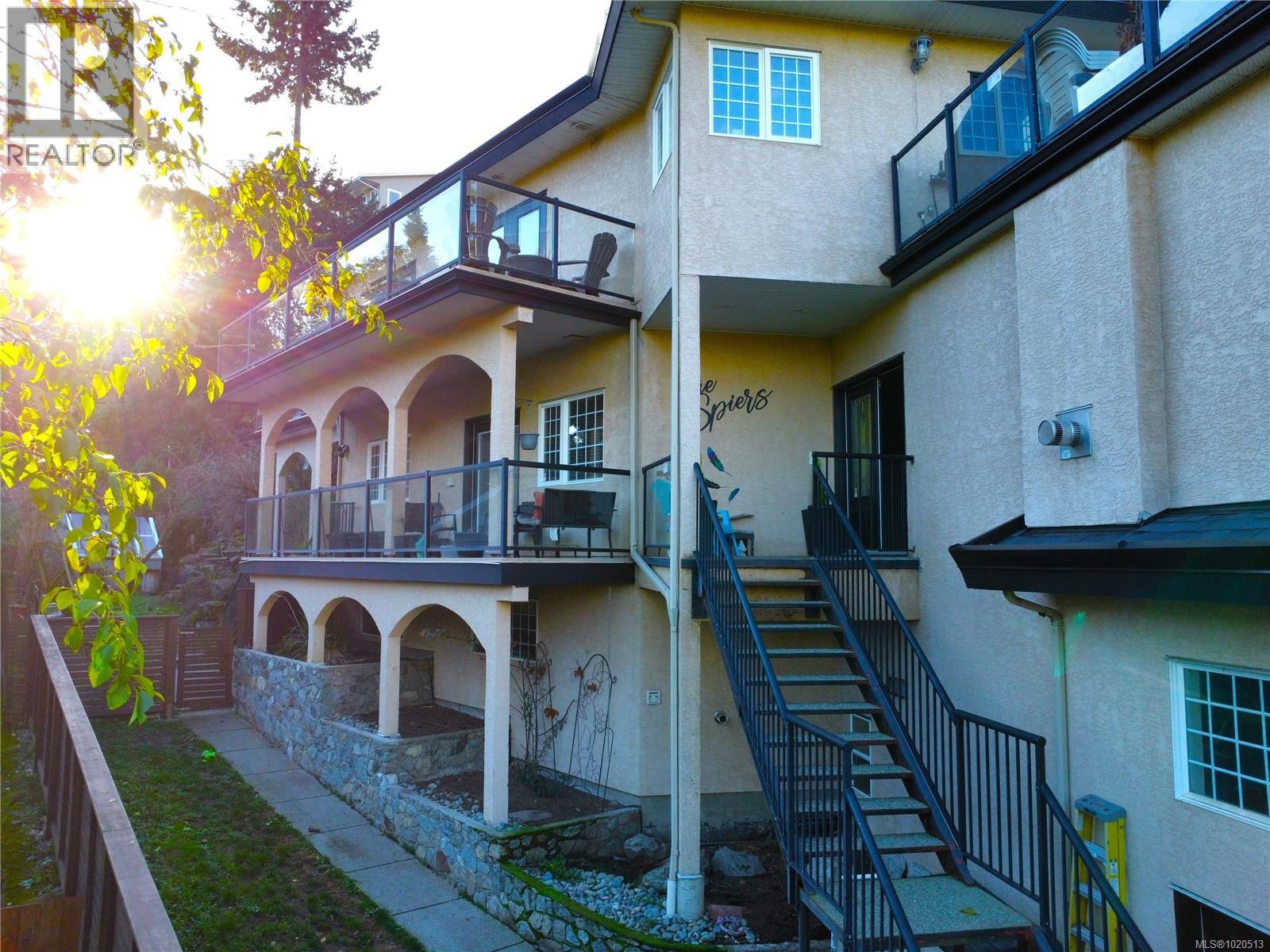 653 CAIRNDALE Rd, Colwood, British Columbia