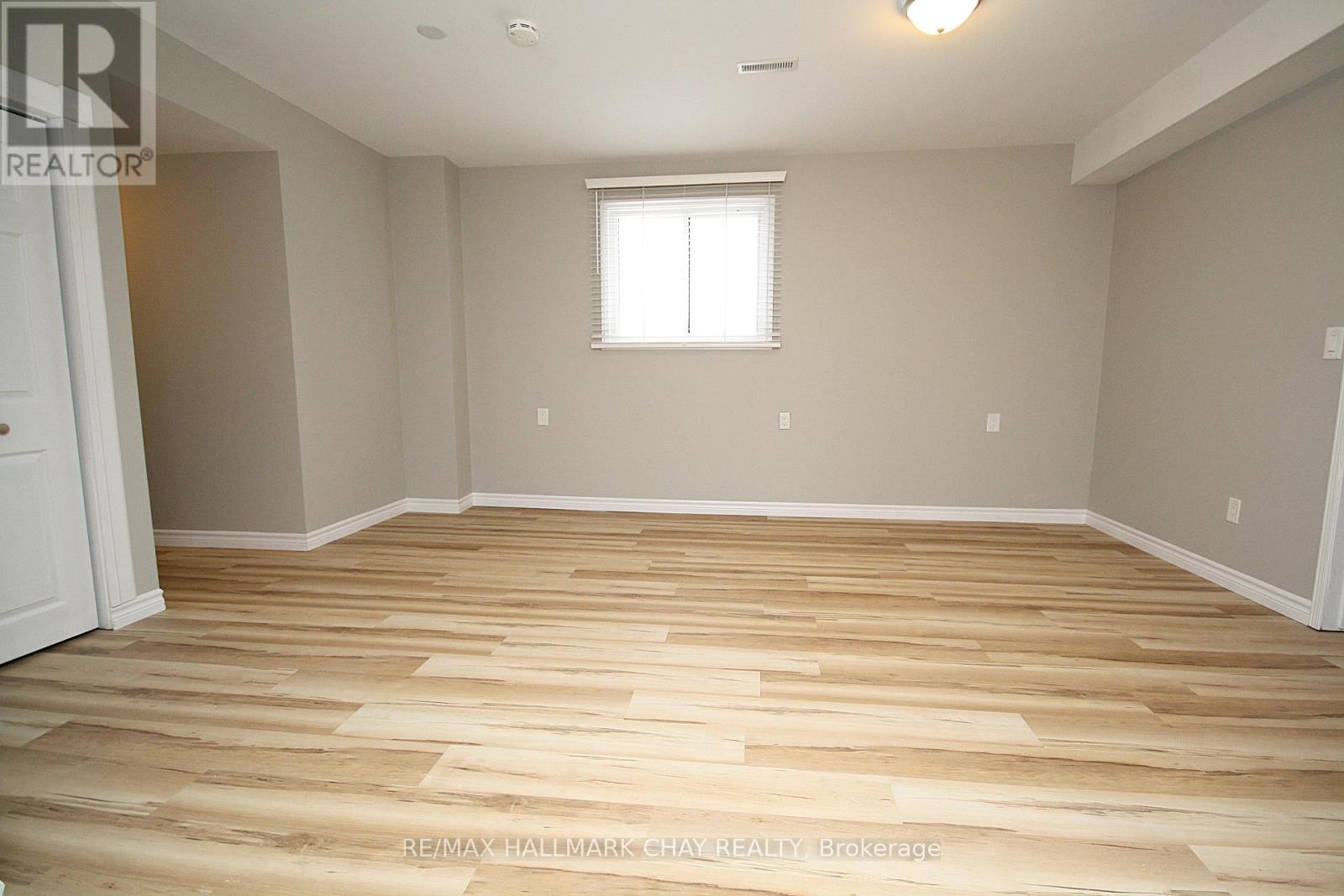 B - 36 Porritt Street, Barrie, Ontario  L4N 6Y3 - Photo 2 - S12561144