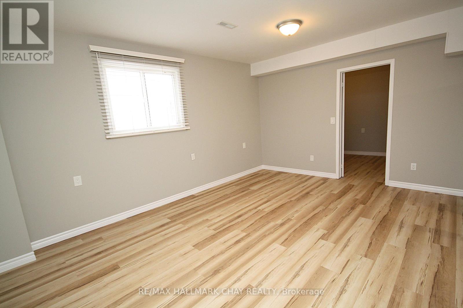 B - 36 Porritt Street, Barrie, Ontario  L4N 6Y3 - Photo 4 - S12561144