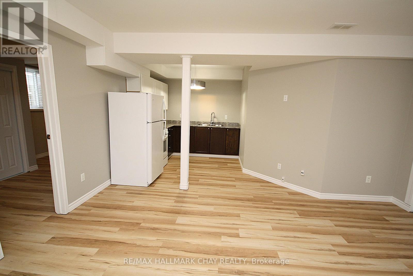 B - 36 Porritt Street, Barrie, Ontario  L4N 6Y3 - Photo 5 - S12561144