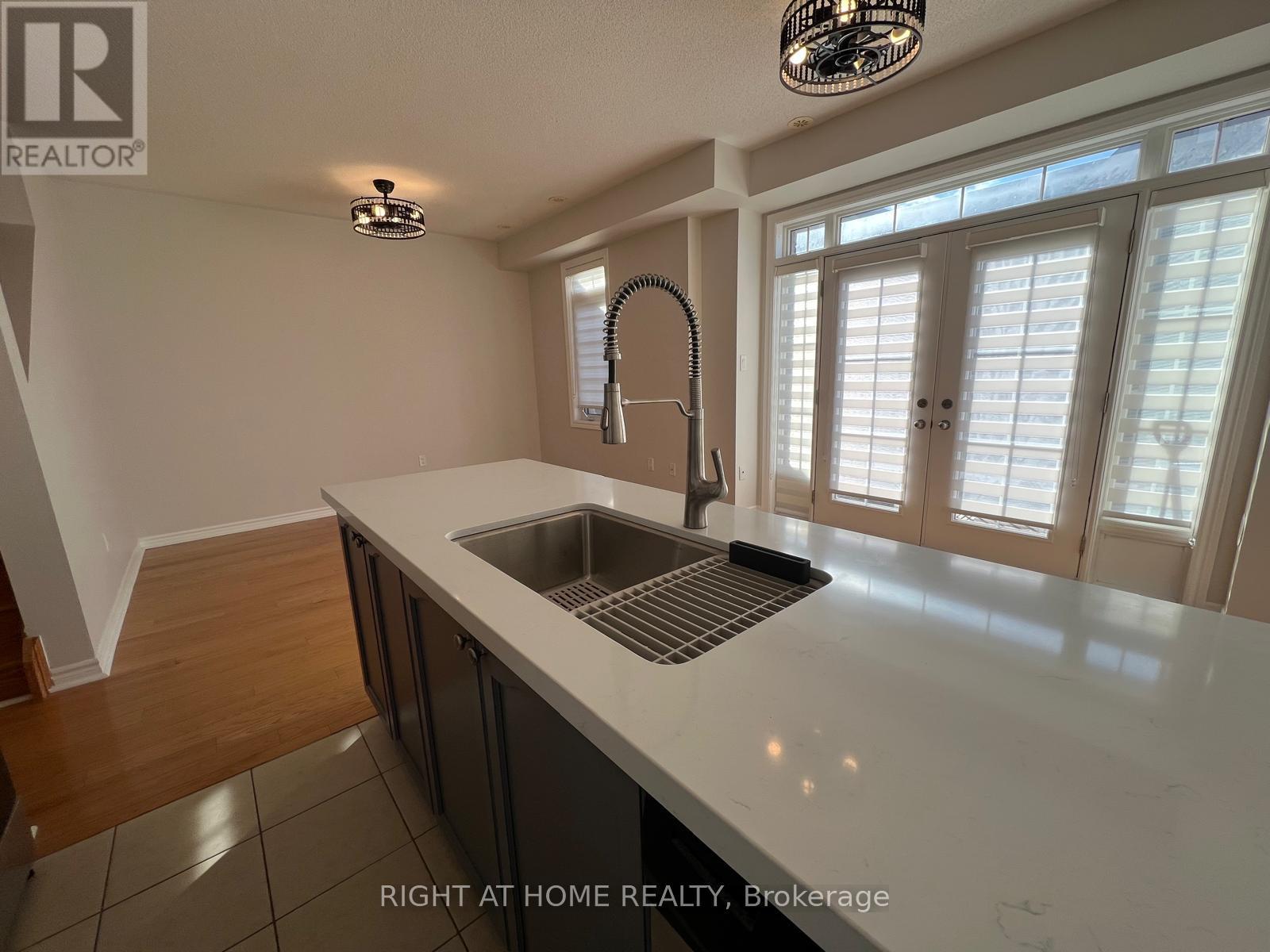 54 - 2435 Greenwich Drive, Oakville, Ontario  L6M 0S4 - Photo 9 - W12561140