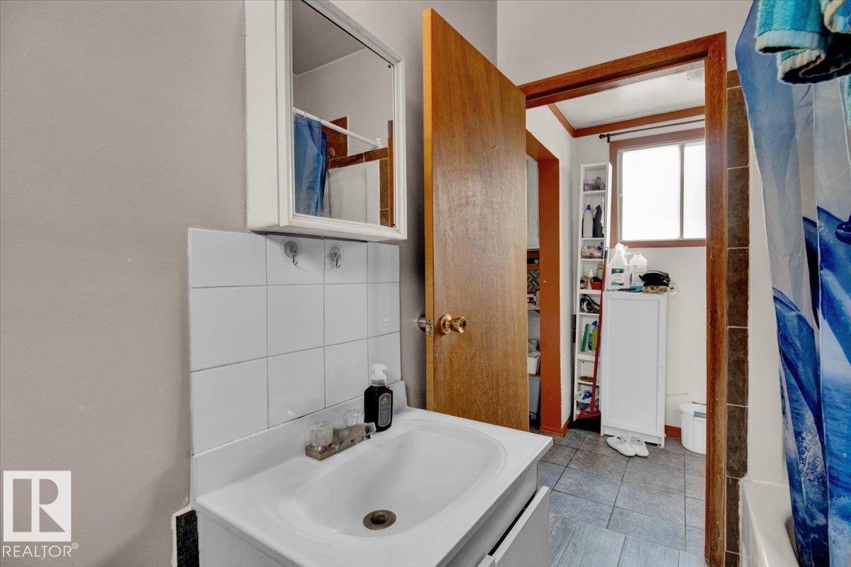 11010 106 Av Nw, Edmonton, Alberta  T5H 0R3 - Photo 28 - E4449936