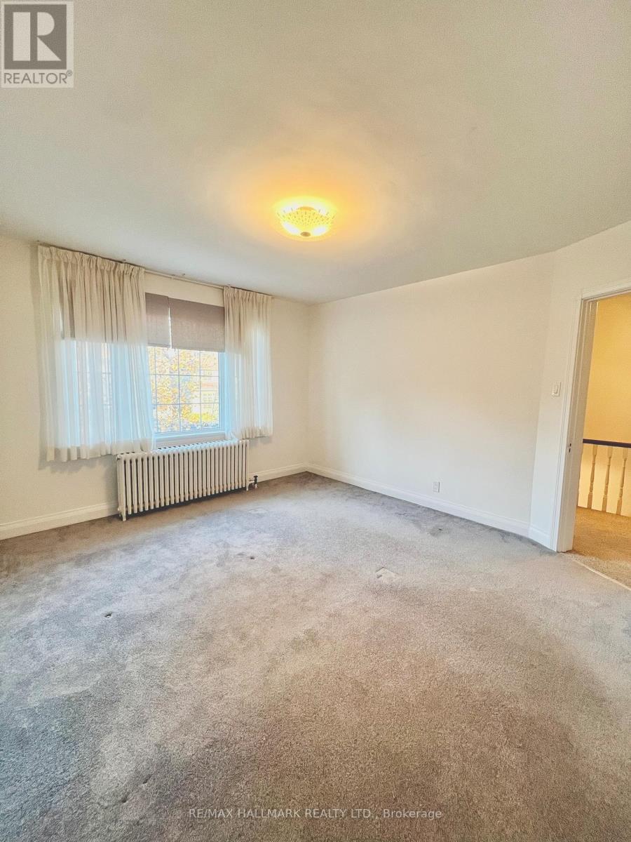 59 Divadale Drive, Toronto, Ontario  M4G 2P1 - Photo 15 - C12561166