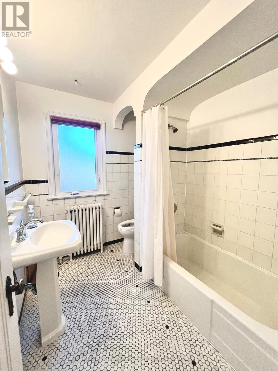 59 Divadale Drive, Toronto, Ontario  M4G 2P1 - Photo 20 - C12561166