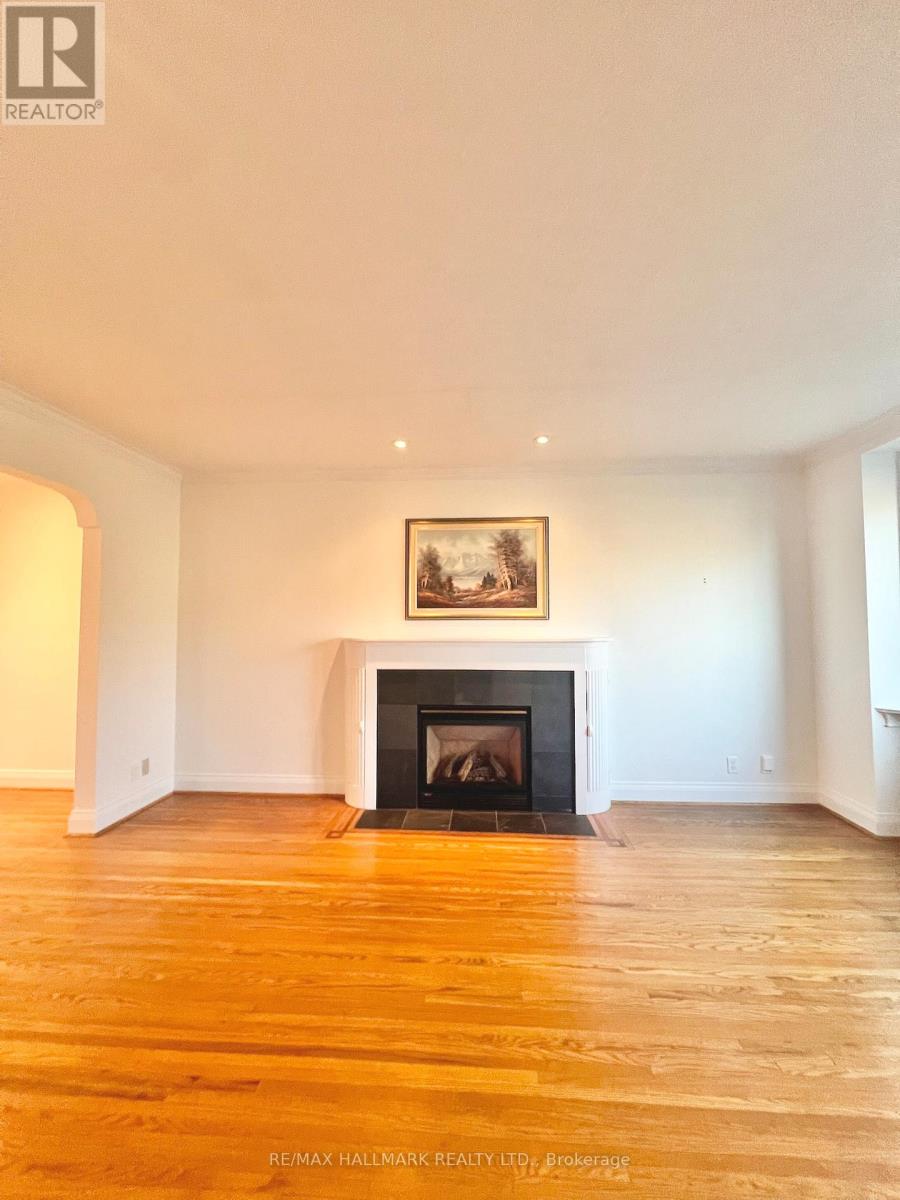 59 Divadale Drive, Toronto, Ontario  M4G 2P1 - Photo 4 - C12561166