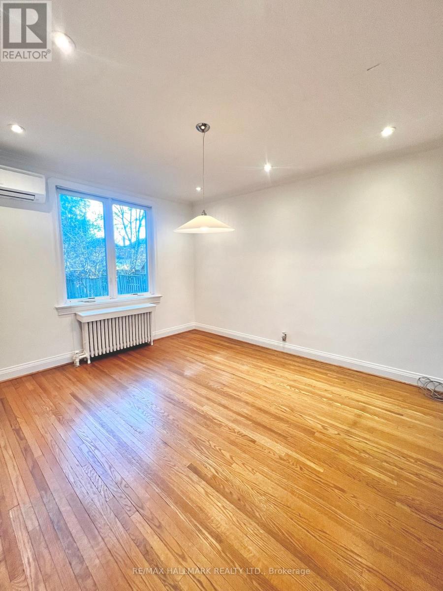 59 Divadale Drive, Toronto, Ontario  M4G 2P1 - Photo 7 - C12561166