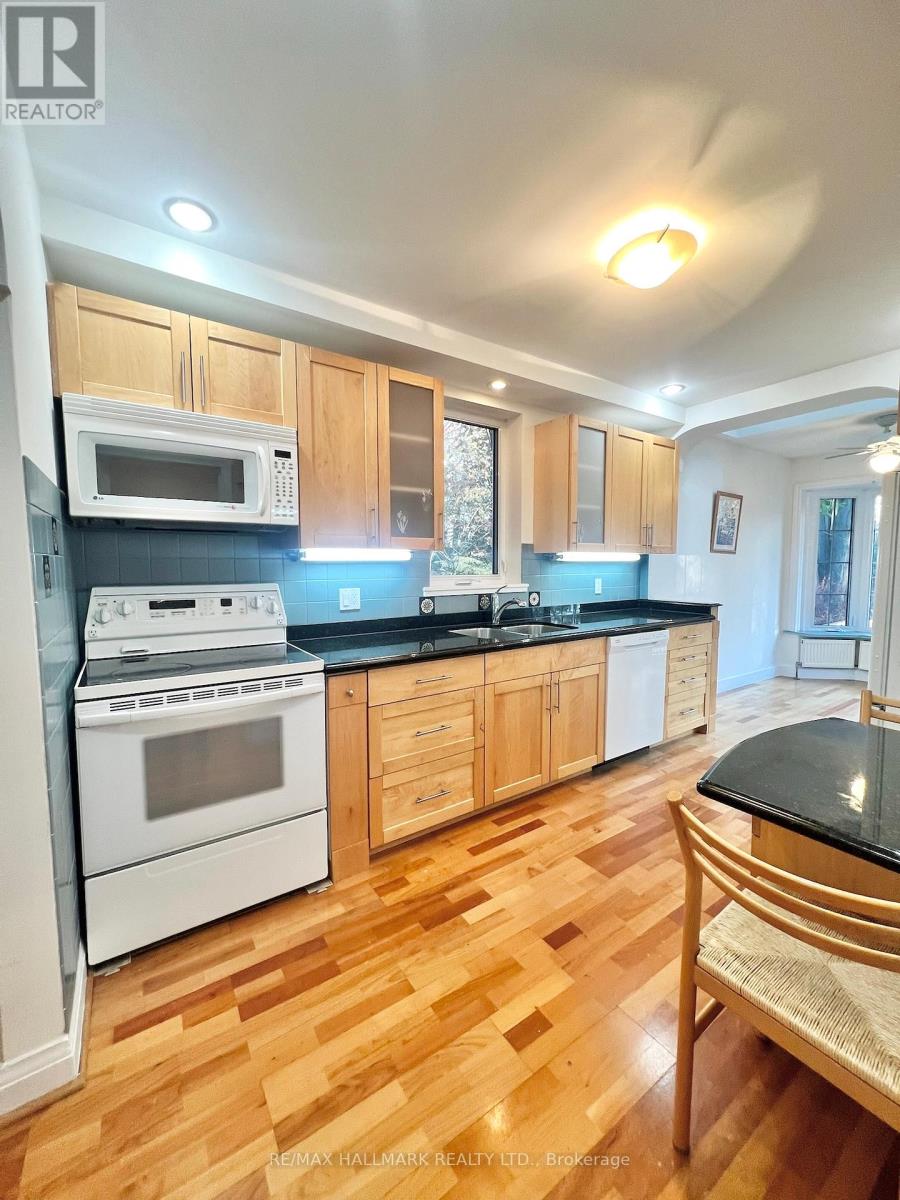 59 Divadale Drive, Toronto, Ontario  M4G 2P1 - Photo 8 - C12561166