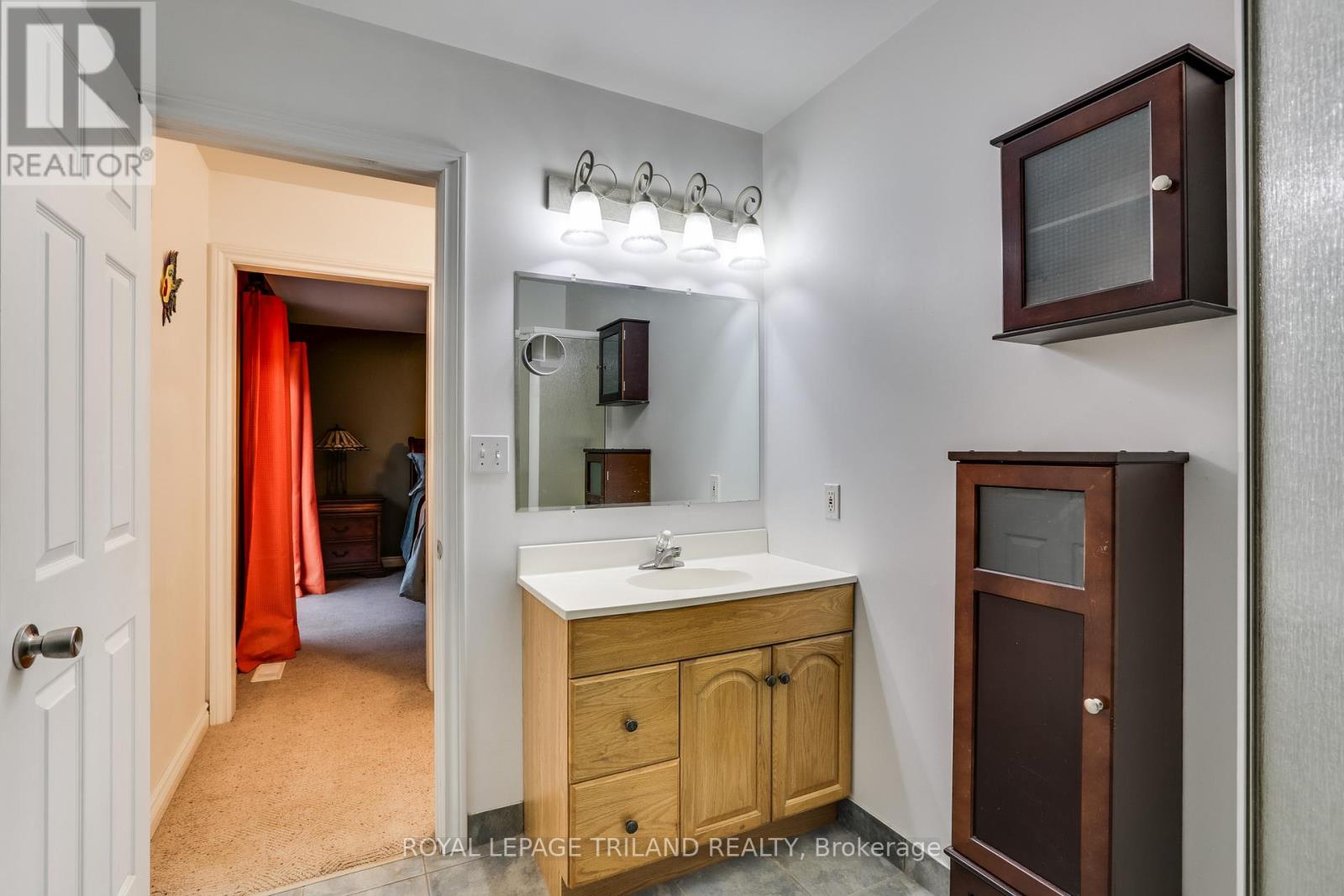 9909 Northville Crescent, Lambton Shores, Ontario N0M 2N0 - Photo 26 - X12556264