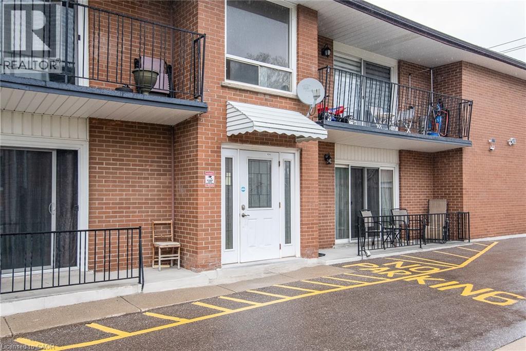 39 Secord Avenue, Kitchener, Ontario  N2B 2C3 - Photo 2 - 40780720